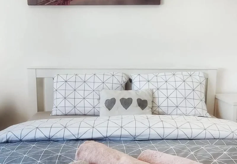 bedroom_bed