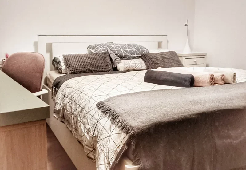 bedroom_bed_2024