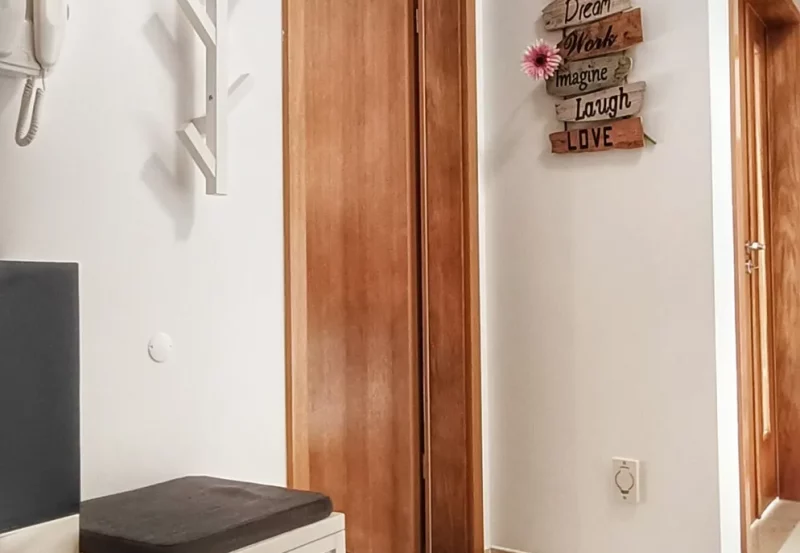 corridor_entrance_to_kitchen
