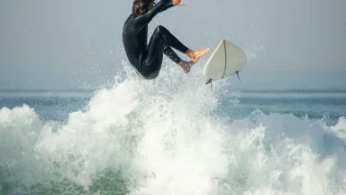 man_on_surf